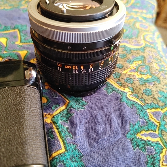 Black Canon Ftb-ql 35mm Camera With 50mm Lens - Picture 3 of 6